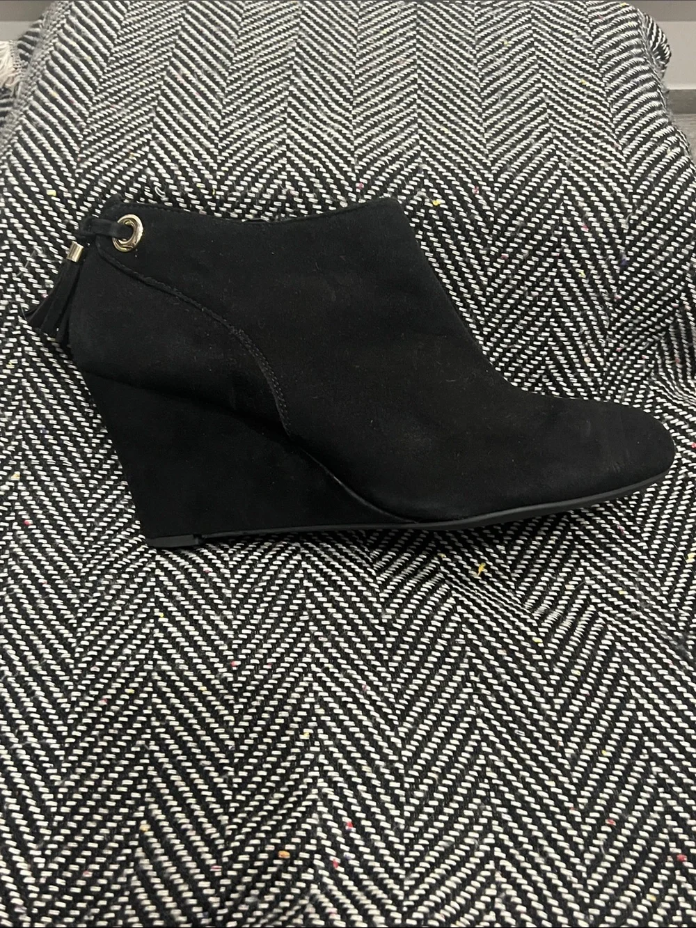 Anne Klein Black Suede Wedge Ankle Booties with Back Tassel, size 9.5